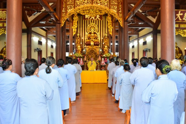 The Eight Precept Retreat  at Tay Khanh pagoda, Thai Binh
